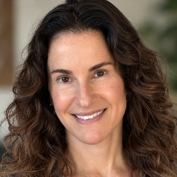 Headshot of Robyn Raskin, LCSW, Licensed Clinical Social Worker at Deaf Counseling Center